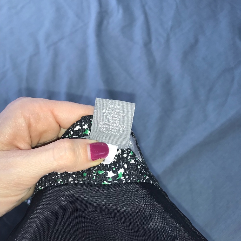 Ann Taylor skirt green, black, white print size 0 - Picture 4 of 4
